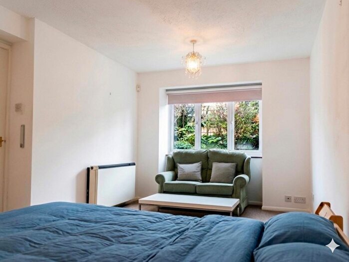 1 Bedroom Flat To Rent In - Station Road, Redhill, Surrey, RH1