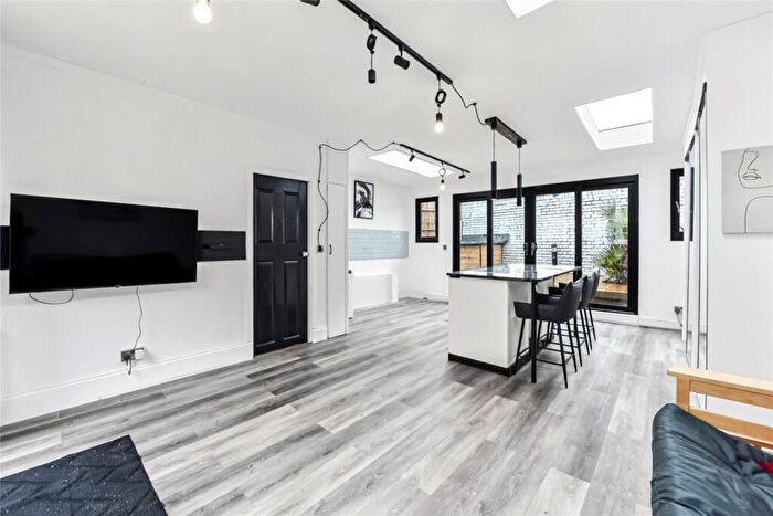 5 Bedroom Semi-Detached House To Rent In Glebe Crescent, London, NW4