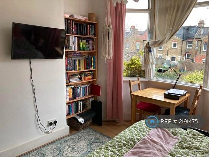 Studio To Rent In Turnpike Lane, London, N22