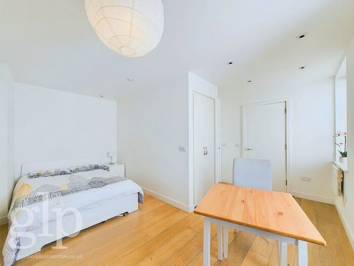 Studio To Rent In Marshall Street, London, W1F