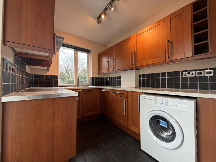 2 Bedroom Maisonette For Sale In Firs Lane London, N21