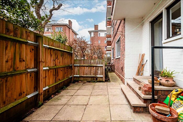 2 Bedroom Apartment For Sale In Tiber Gardens, Islington, N1