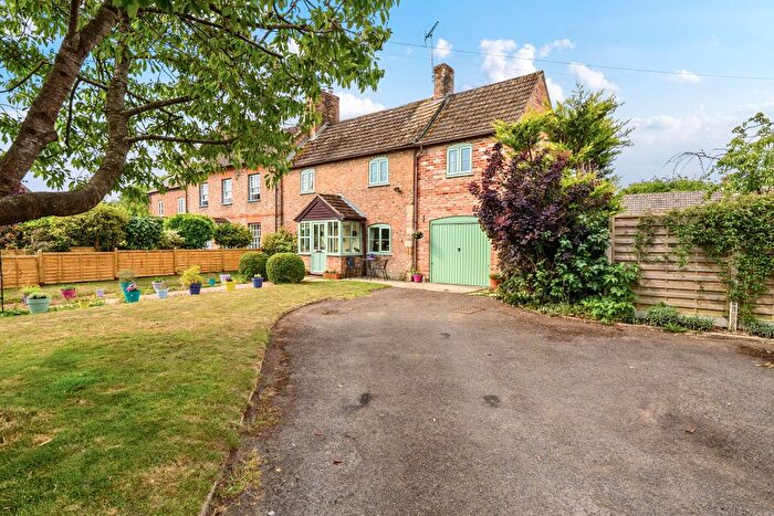 5 Bedroom Cottage For Sale In Churchend, Slimbridge, GL2