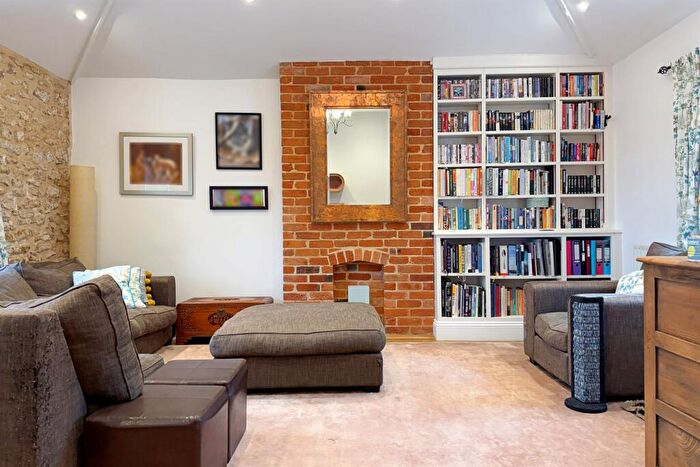 2 Bedroom Flat For Sale In Bridport, DT6