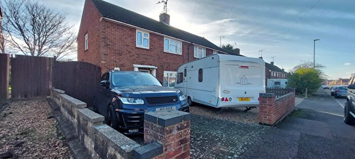 3 Bedroom Semi Detached House For Sale In Allen Road, Rushden, NN10