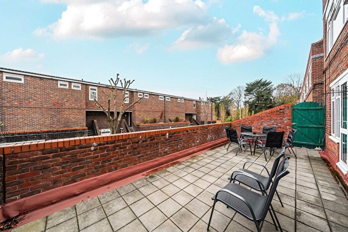 5 Bedroom Flat For Sale In Murfett Close, London, SW19