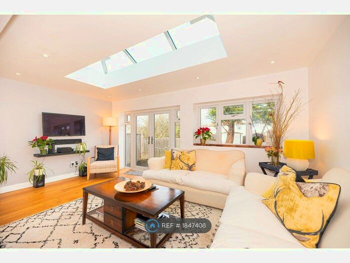 4 Bedroom Detached House To Rent In Cardinal Avenue, Morden, SM4