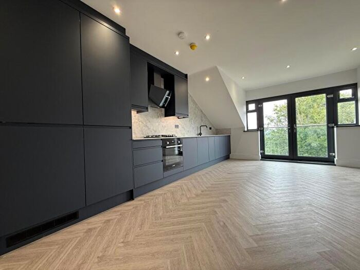 3 Bedroom Apartment To Rent In Rockcliffe Road, Rotherham, S62