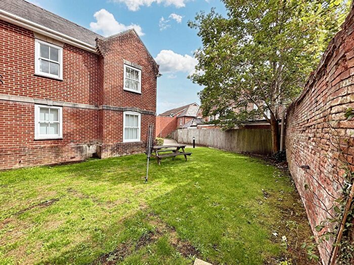 2 Bedroom Apartment For Sale In Sycamore Court, Fordingbridge, SP6
