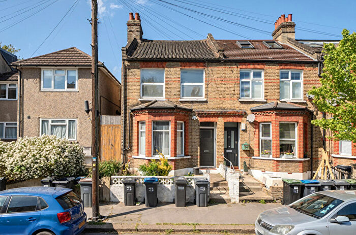 2 Bedroom Apartment For Sale In Queen Mary Road, London, SE19