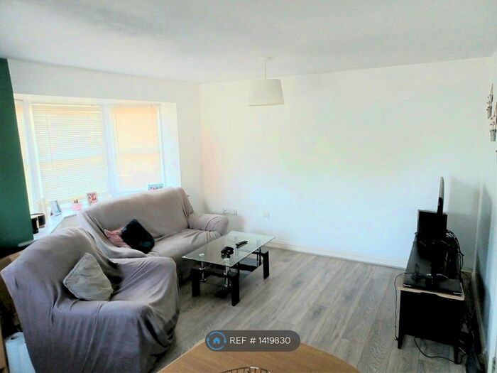 1 Bedroom Flat To Rent In Arrow Road North, Redditch, B98
