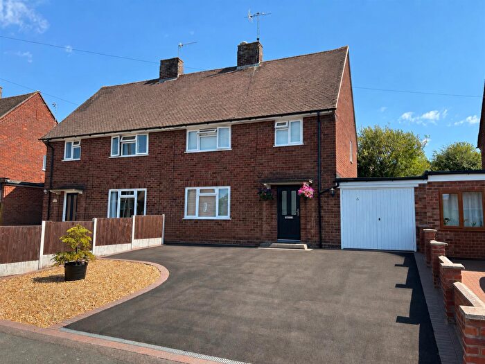 3 Bedroom Semi-Detached House For Sale In Maple Grove, Stratford-Upon-Avon, CV37