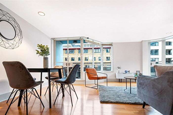 2 Bedroom Flat To Rent In Admirals Court, Shad Thames, London, SE1