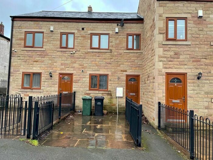 3 Bedroom Town House To Rent In Fenby Avenue, Bradford BD4