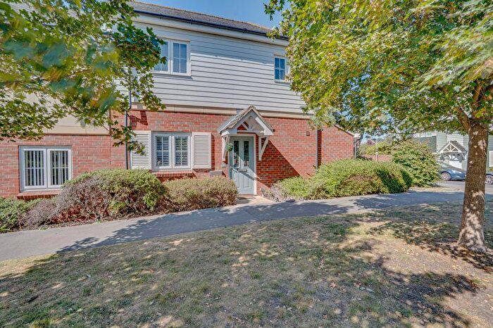 2 Bedroom Apartment For Sale In Lynn Crescent, Fareham, PO14