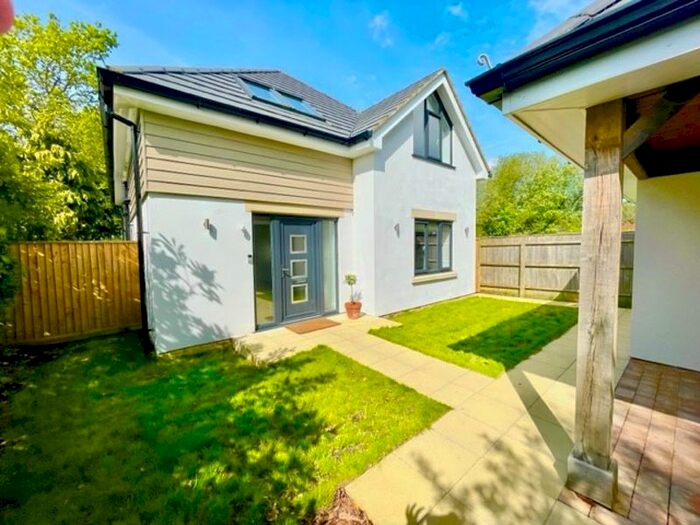 4 Bedroom Detached House To Rent In Ringwood Road, Walkford, Christchurch, BH23