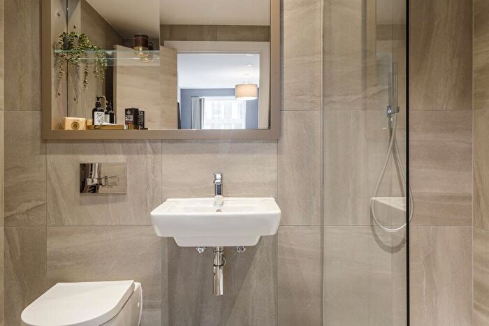 2 Bedroom Apartment To Rent In Rochdale Road, Manchester, Greater Manchester, M4