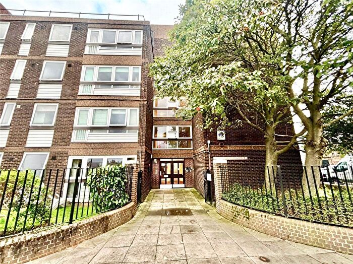 1 Bedroom Flat To Rent In Bloemfontein Road, London, W12