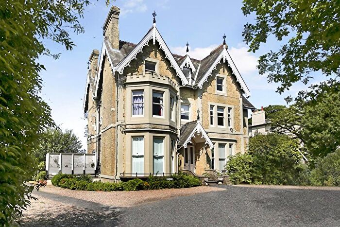 2 Bedroom Flat To Rent In Frant Road, Tunbridge Wells, TN2