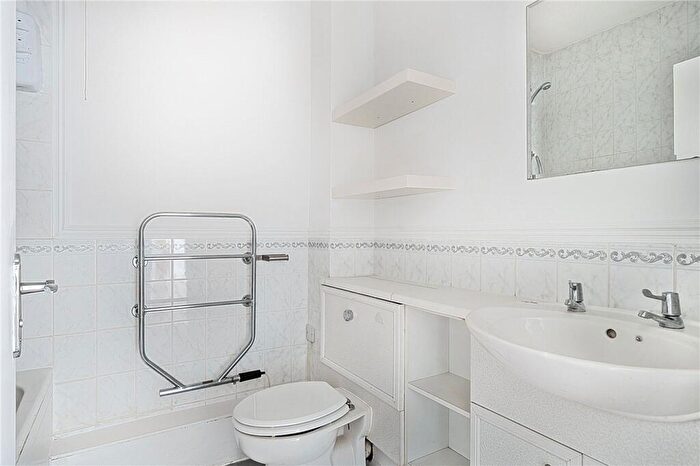 2 Bedroom Apartment To Rent In Sophia Square, London, SE16