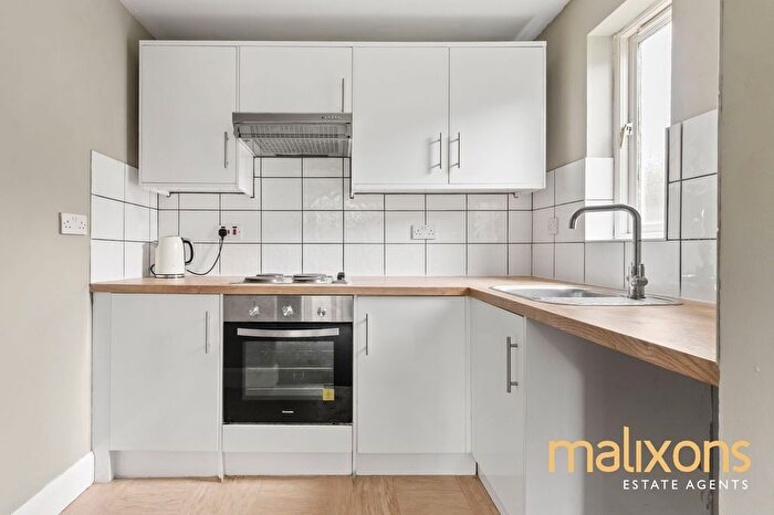 1 Bedroom Maisonette For Sale In Worthington Close, Mitcham, CR4