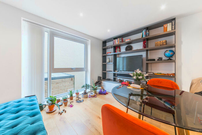 Apartment To Rent In Aldenham House, Grove Park, London, NW9