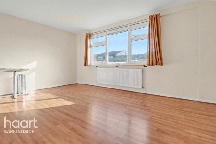 3 Bedroom Maisonette To Rent In Civic Way, Ilford, IG6