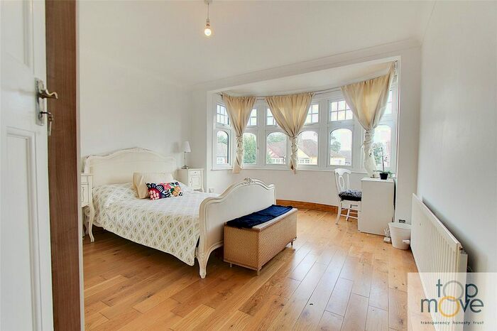 Detached House To Rent In Southern Avenue, London, SE25