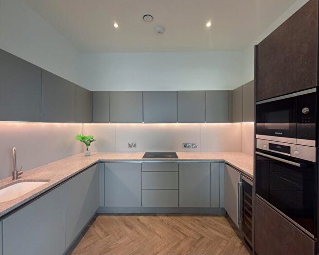 3 Bedroom Flat To Rent In Anaconda Cut, Greengate, M3