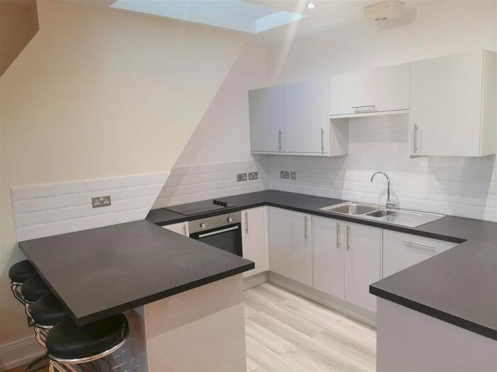 3 Bedroom Flat To Rent In Osborne Road, Jesmond, Newcastle Upon Tyne NE2