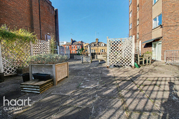 2 Bedroom Apartment To Rent In Parkgate Road, London, SW11