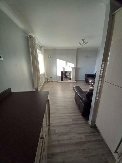 2 Bedroom Flat To Rent In Austwick Close, Mapplewell, Barnsley, S75