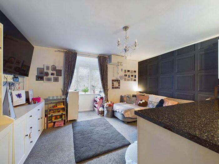 1 Bedroom Flat For Sale In Frampton Road, Gloucester, GL1