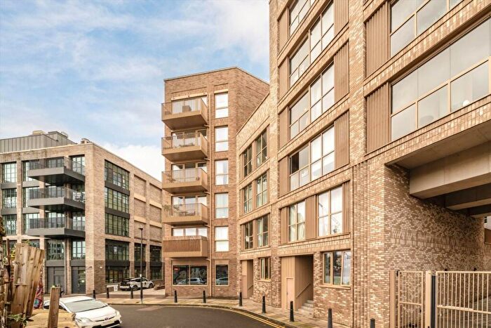 4 Bedroom Maisonette For Sale In White Post Lane, Hackney Wick, E9