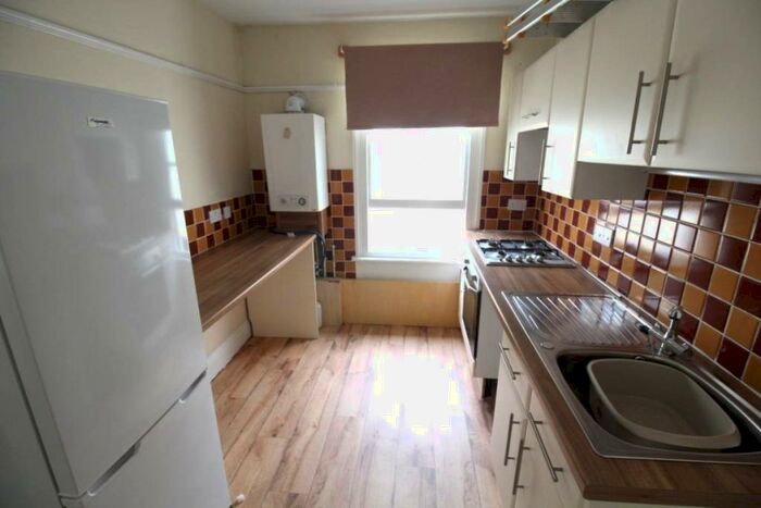 2 Bedroom Flat To Rent In Beaumont Road, Plymouth, Devon, PL4