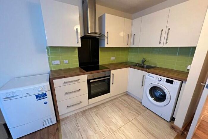 3 Bedroom Flat To Rent In Broadway Cardiff, CF24