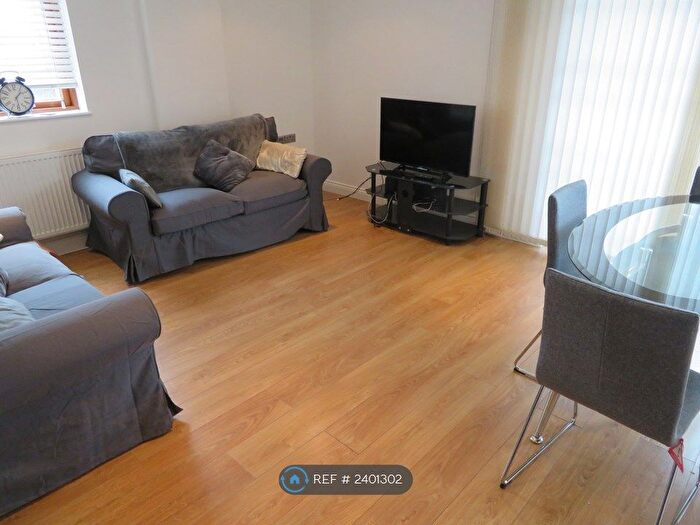 2 Bedroom Flat To Rent In Findlay House, London, E3