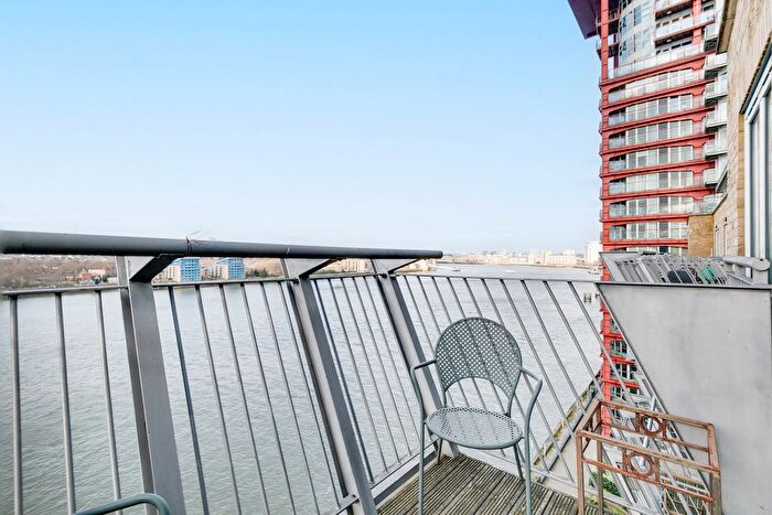 2 Bedroom Flat For Sale In Hutchings Street, London, E14