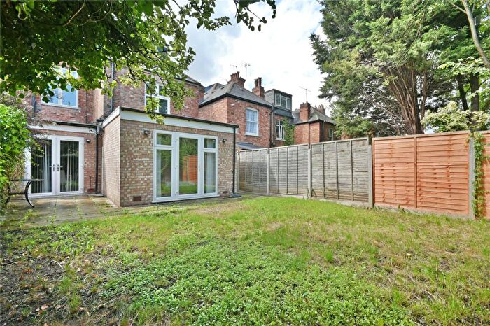 3 Bedroom Flat To Rent In Fordwych Road, Cricklewood, NW2