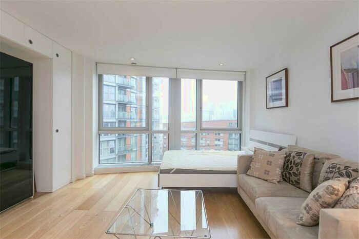 Studio To Rent In Ontario Tower, Fairmont Avenue, London, E14