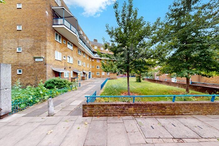 3 Bedroom Flat For Sale In Greene House, Burbage Close, Borough, SE1