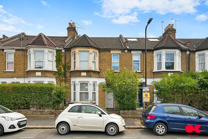 2 Bedroom Flat For Sale In Murchison Road, Leyton, E10