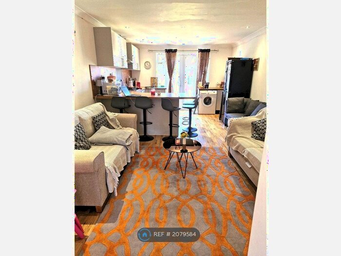 3 Bedroom Semi-Detached House To Rent In Montgomery Avenue, Hemel Hempstead, HP2