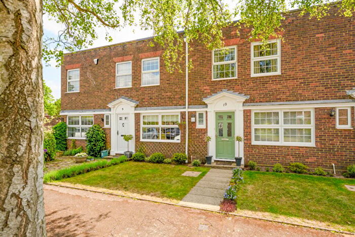 3 Bedroom Terraced House To Rent In Hanover Walk, Weybridge, KT13