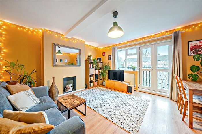 2 Bedroom Flat For Sale In Ivy Road, London, SE4