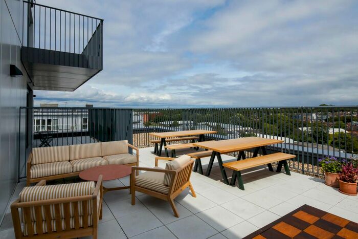 2 Bedroom Flat To Rent In Station View, Guildford, GU1