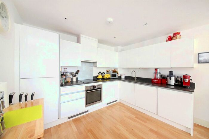 2 Bedroom Flat To Rent In Streatham High Road, London, SW16