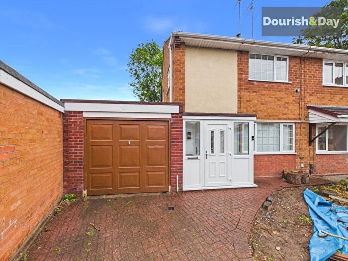 3 Bedroom Semi-Detached House For Sale In The Holmes, Wolverhampton, WV10