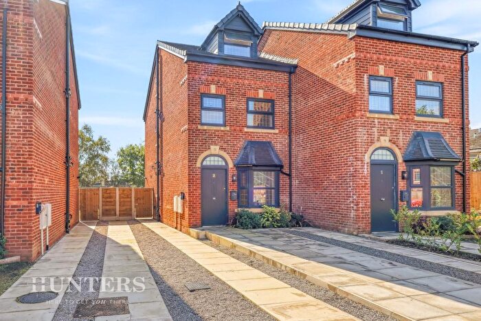 4 Bedroom Semi-Detached House For Sale In Henry Kelly Vc Close, Newton Heath, Manchester, M40
