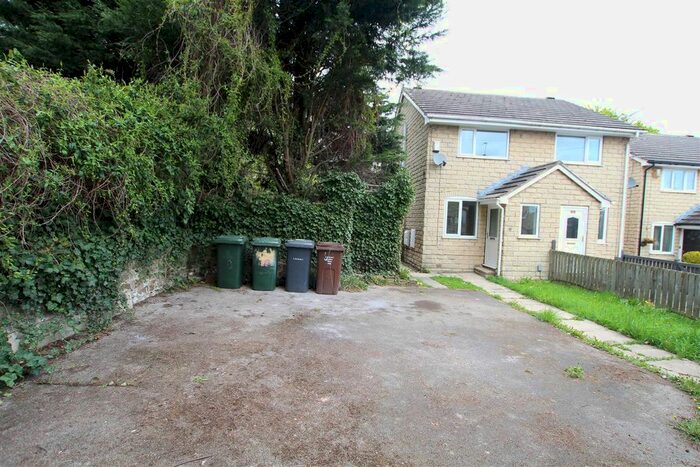 2 Bedroom Semi-Detached House To Rent In Castlegate Drive, Greengates, Bradford, BD10